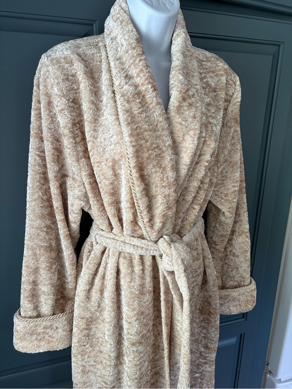 Vintage robe by the high-end Canadian loungewear brand “Diamond Tea”